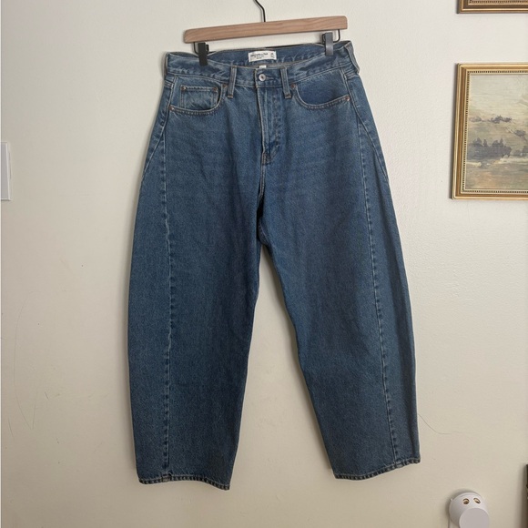 Abercrombie & Fitch Denim - Abercrombie and Fitch Curve Love Mid Rise Barrel Jean Chic Womens Jeans 29 NWOT